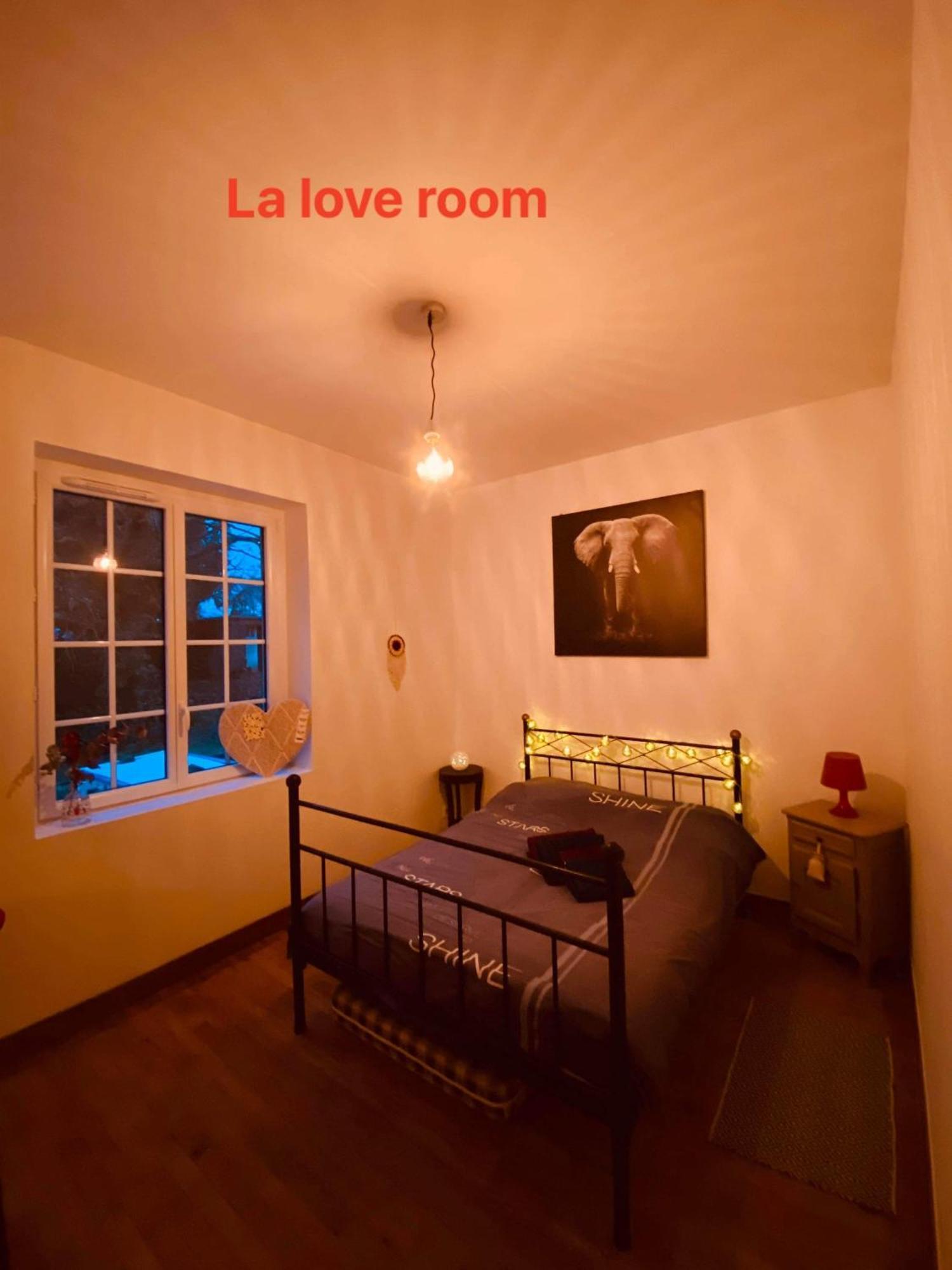 Chambre Hotes Montpinchon Extérieur photo